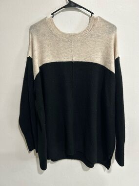 Vince Camuto Beige and Black V-Neck Colorblock Sweater